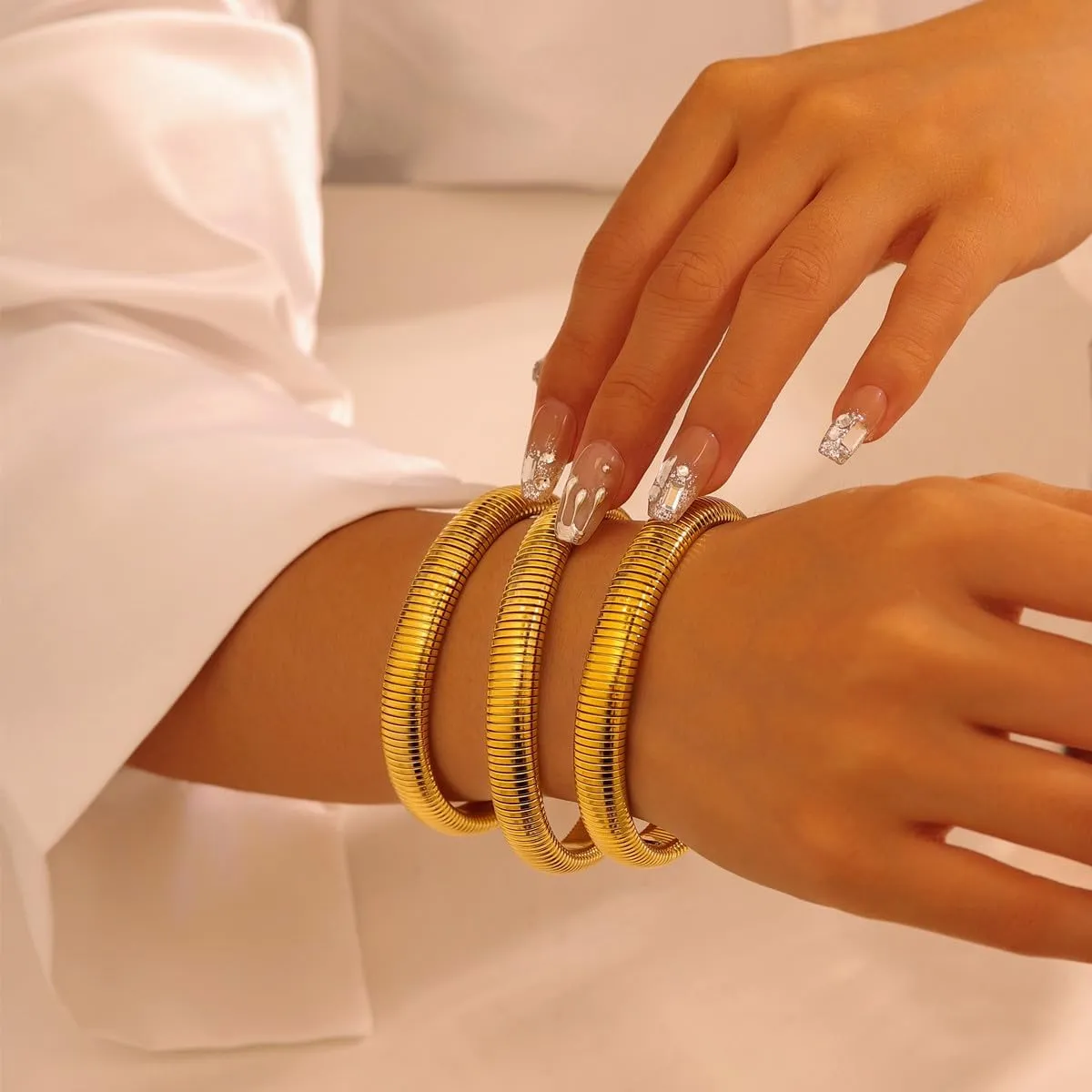 BUYITO Chunky Gold Bangles Bracelets for Women 18K Gold Plated Stainless Steels Stretch Bangles Flexible Wide Wristband Link Chain Cuff Bracelets Trendy Jewelry Gift