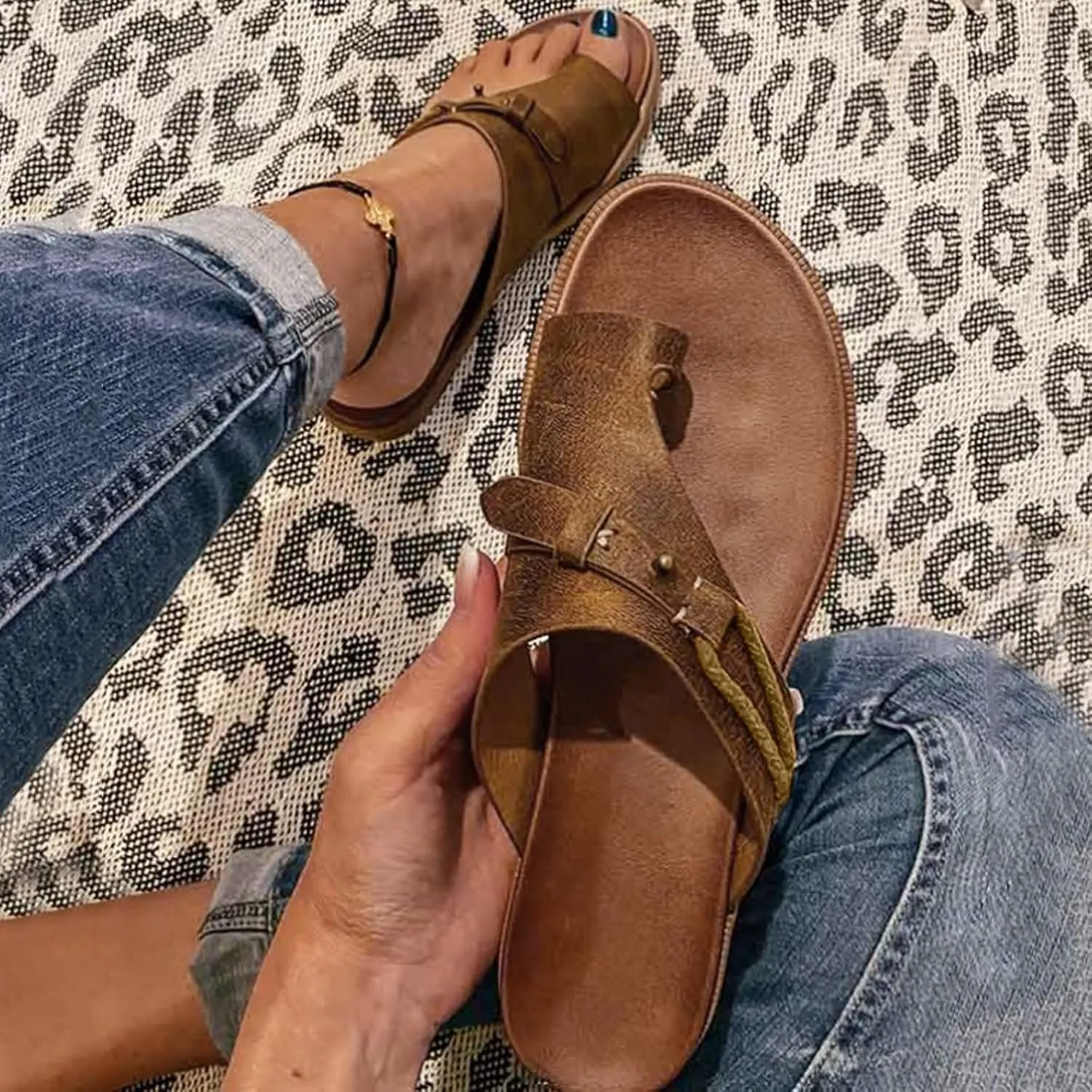 Eduavar Sandals Women Dressy Summer Flat, Orthopedic Sandals for Women Casual Leather Open Toe Flip Flops Sandals Slippers