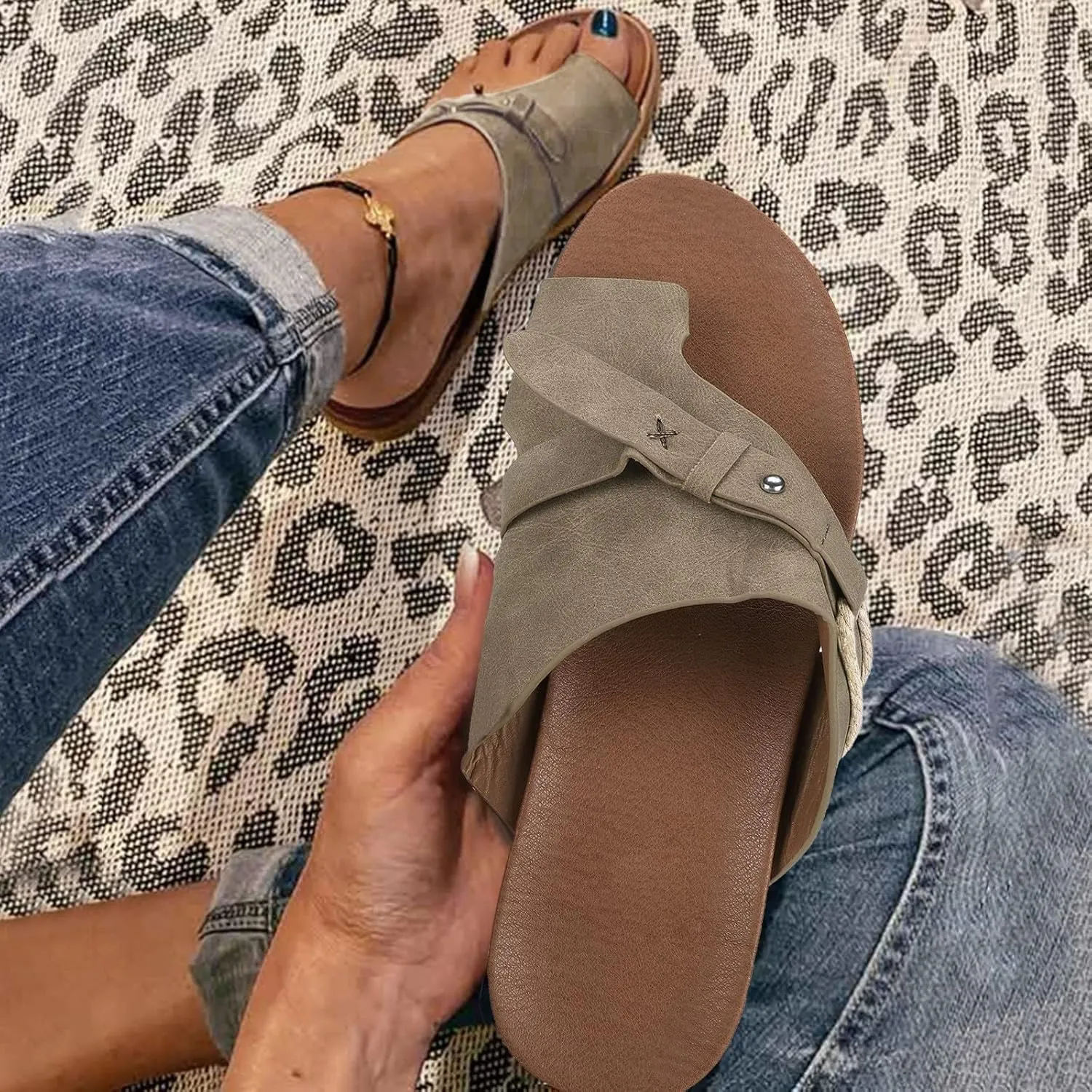Eduavar Sandals Women Dressy Summer Flat, Orthopedic Sandals for Women Casual Leather Open Toe Flip Flops Sandals Slippers