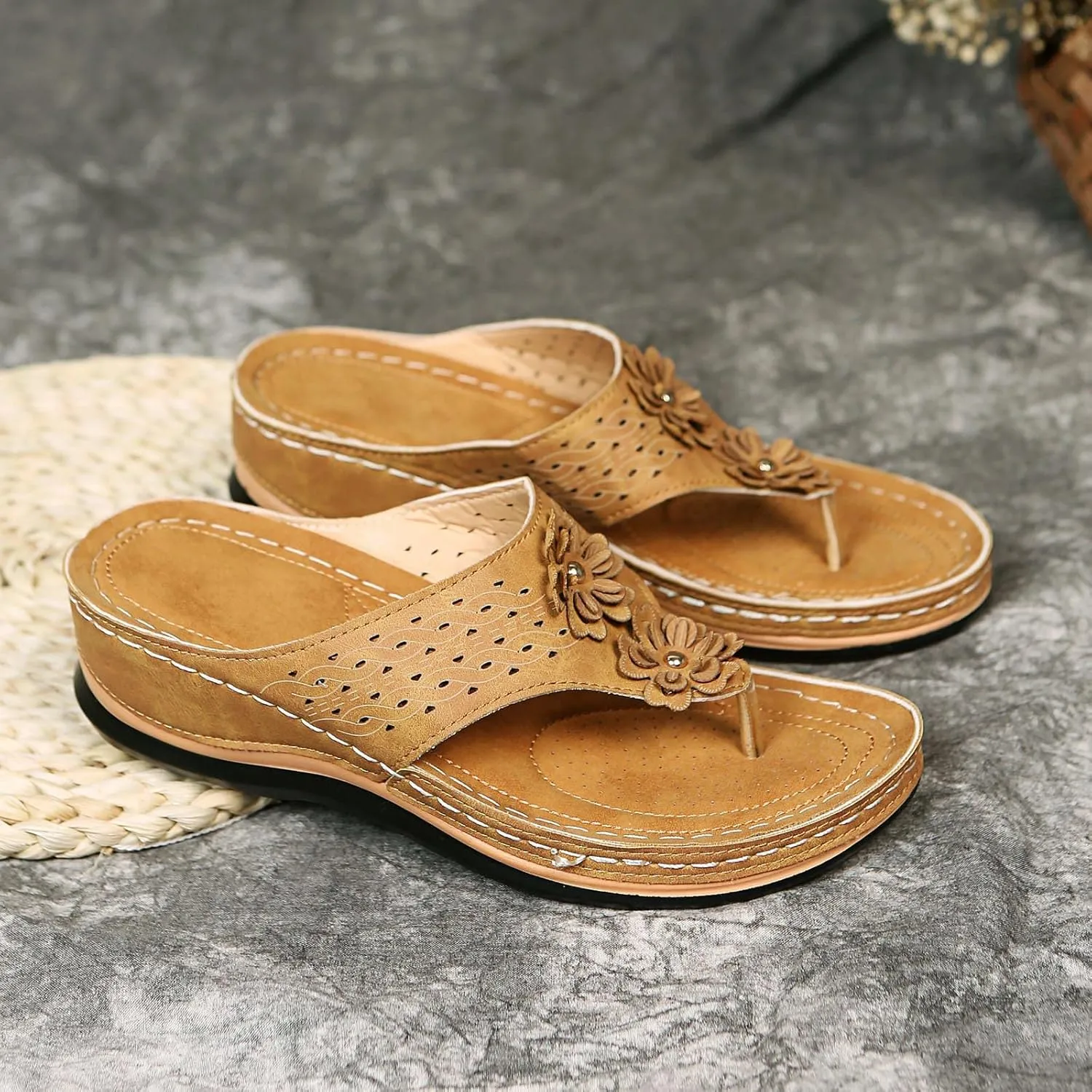 Eduavar Sandals Women Dressy Summer Flat, Orthopedic Sandals for Women Casual Open Toe Flip Flops Sandals Summer Beach Sandal